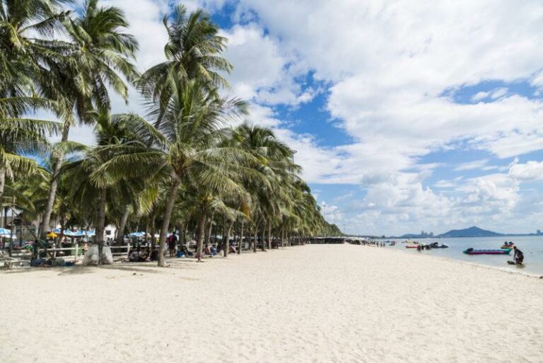 แนะนำที่เที่ยวและกิจกรรมที่น่าสนใจ หาดบางแสน (จังหวัดชลบุรี) 2567