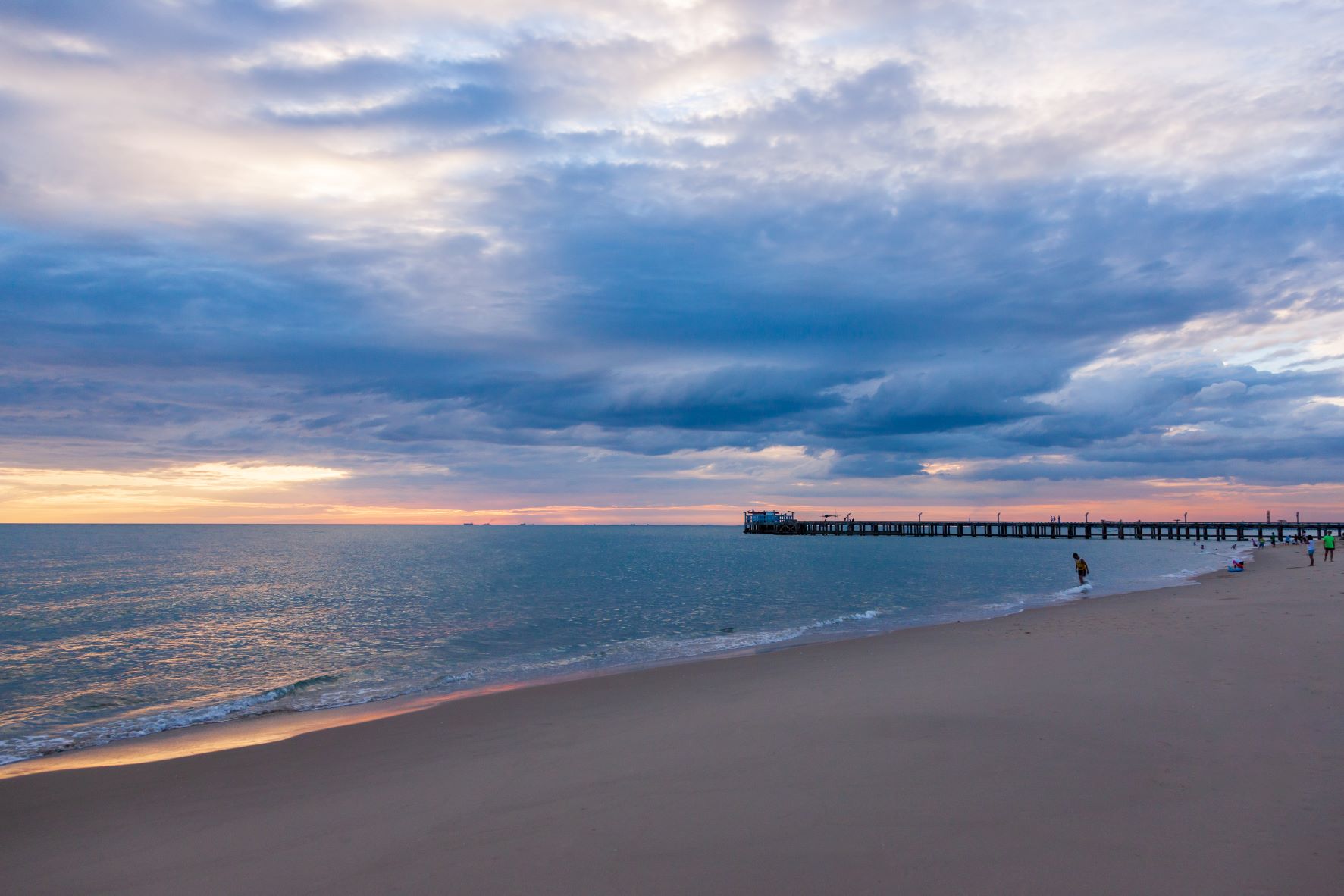 รวม 10 พิกัด ที่เที่ยวในตัวเมืองเ หาดแม่รำพึง (จังหวัดระยอง) 2567 บรรยากาศดี ใกล้ธรรมชาติ