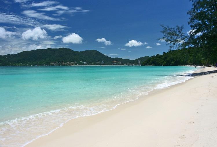 มุมถ่ายรูปที่ไม่ลับในเ หาดป่าตอง (จังหวัดภูเก็ต) 2567 ปักหมุดที่พักริมน้ำฟินๆ