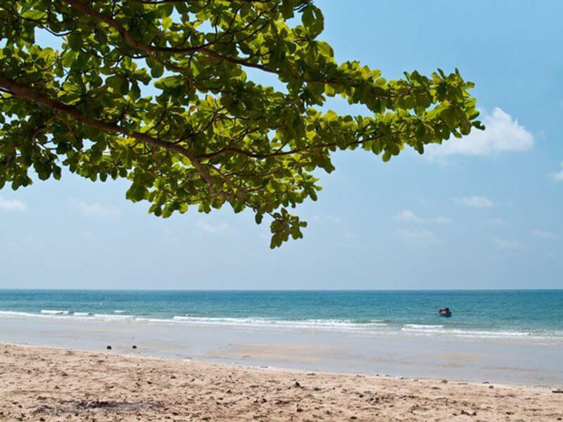 ที่เที่ยวหน้าร้อน หาดเจ้าหลาว (จังหวัดจันทบุรี) 2567 ชมธรรมชาติ สัมผัสวัฒนธรรมโบราณ